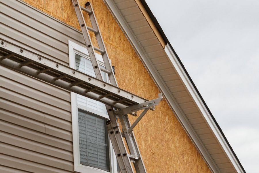 New Vinyl Siding Installation On A Home In The South